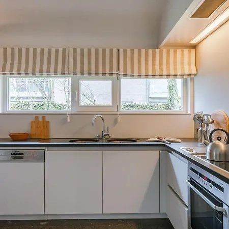 Huswell - Charming & Spacious Coastal *